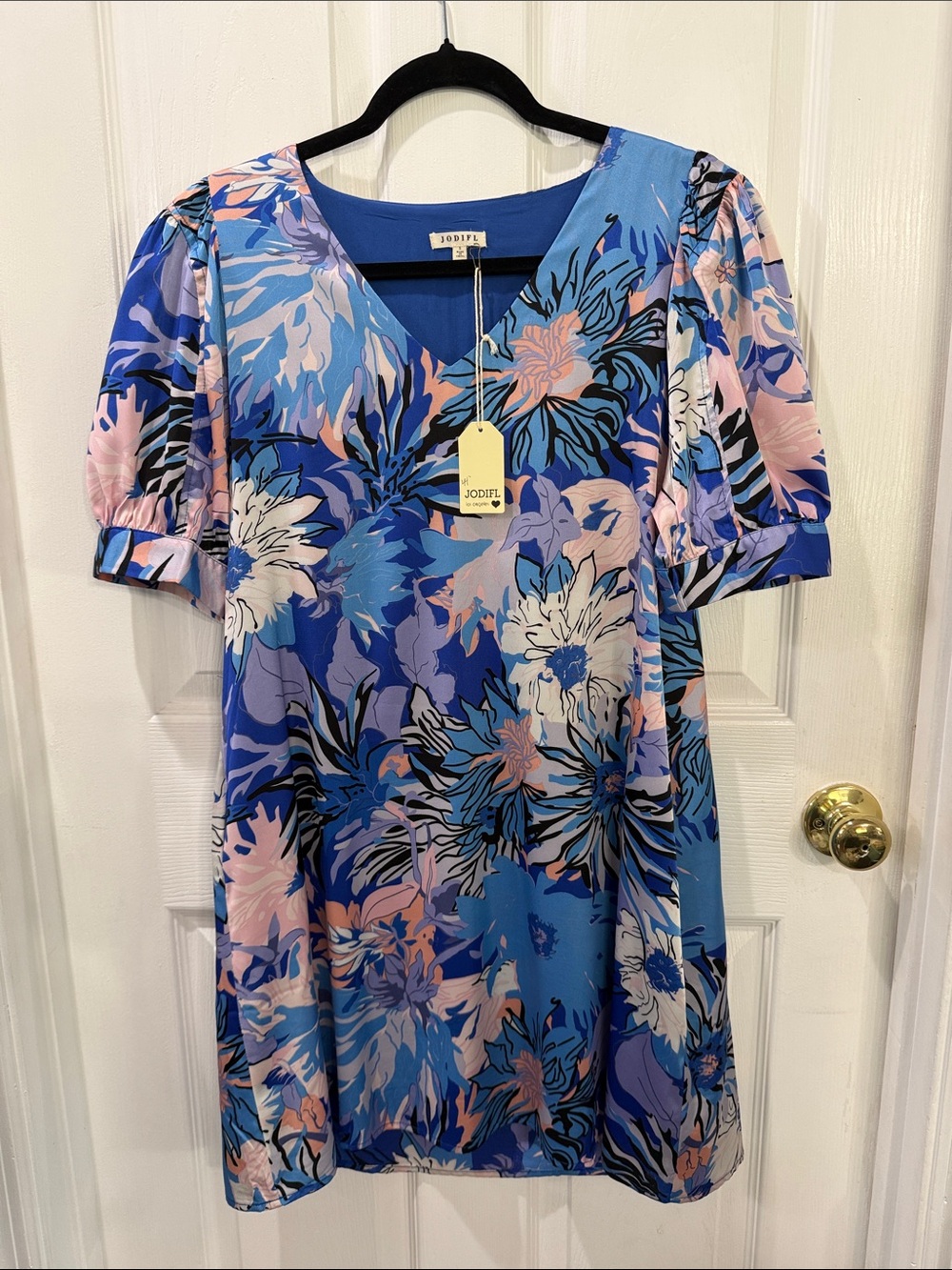 JODIFL Blue and Pink Floral V-Neck Shift Dress